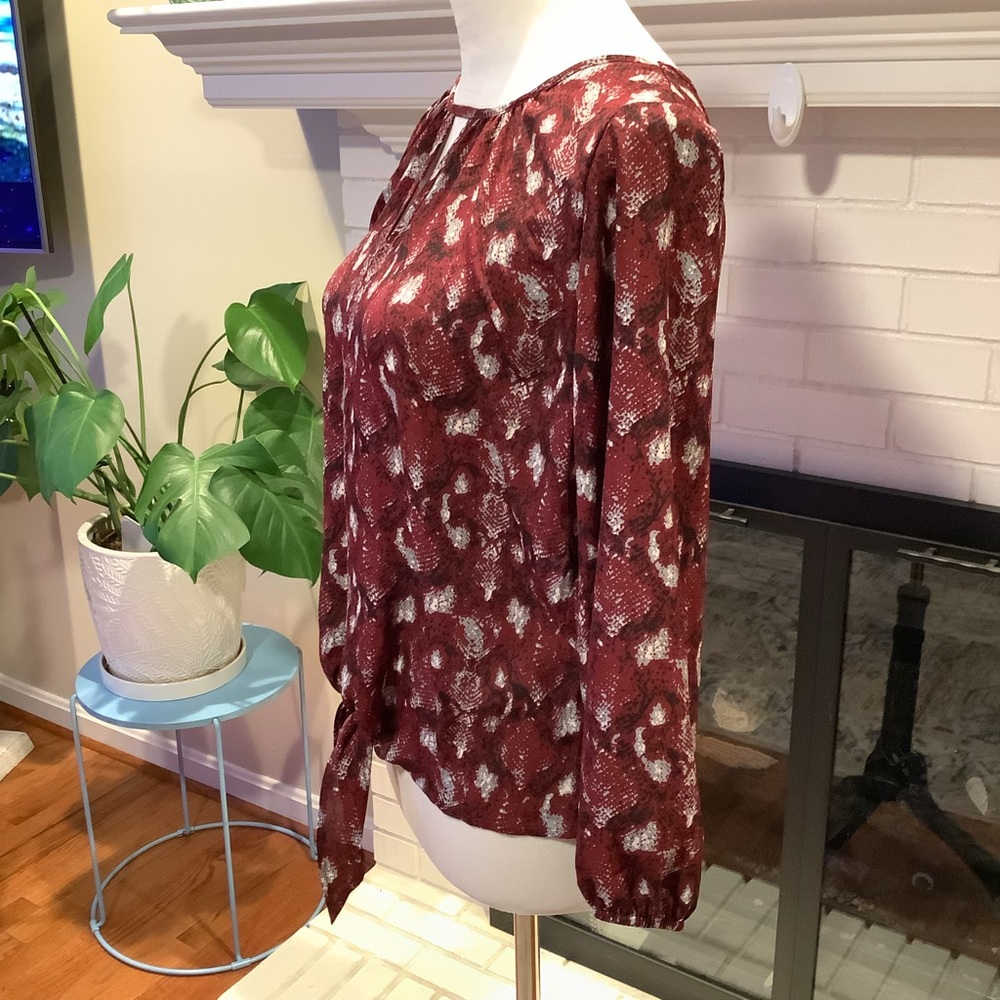 #6 NWOT West K Maroon Design Tie Front Blouse Size Smalll - Picture 5 of 7